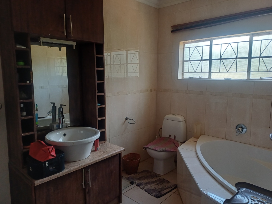 6 Bedroom Property for Sale in Wesselsbron Free State